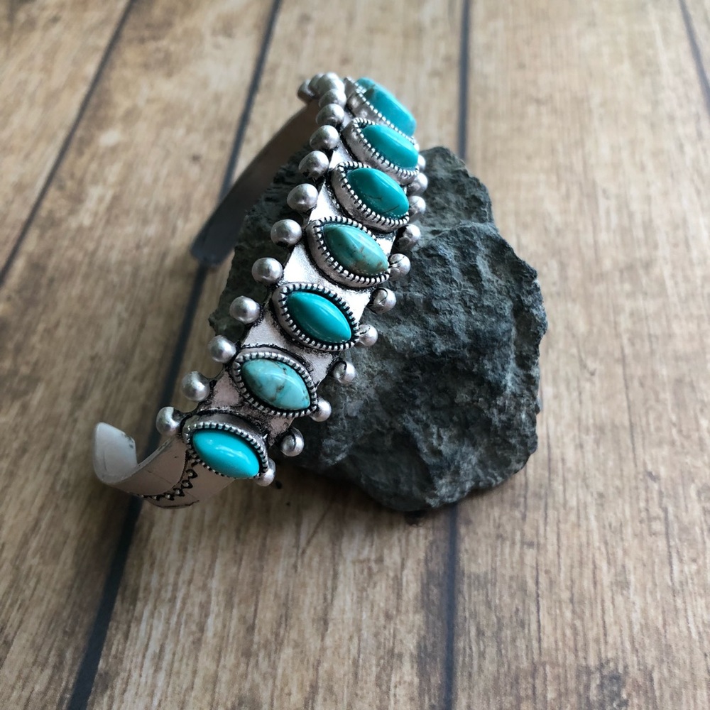 Western Fashion Natural Turquoise Silver Tone Cuff